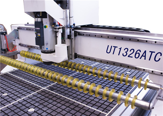 木/堅いポリ塩化ビニールのためのUnitec UT1326 ATC CNCのルーター機械